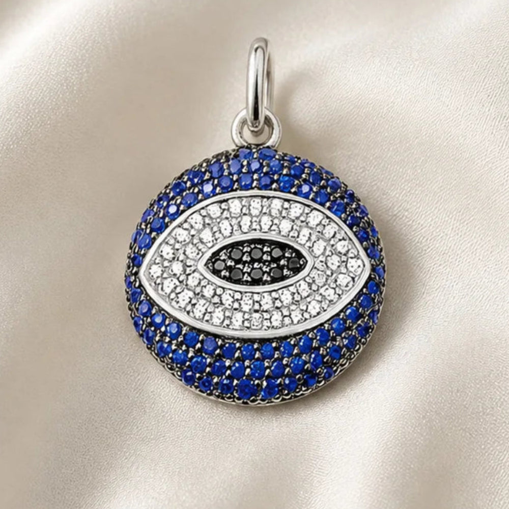 Colgante redondo de plata con ojo turco de piedras azules y blancas
